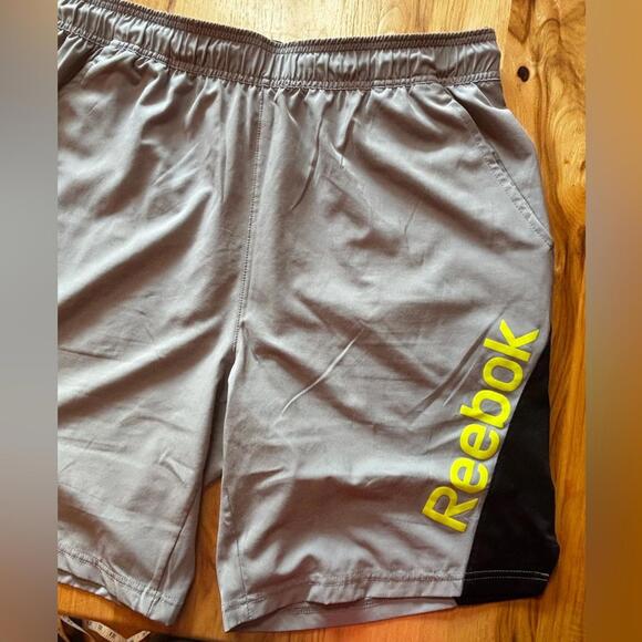 Reebok Gray and Black Athletic Shorts Lightweight Elastic Waist‎ - Picture 2 of 8